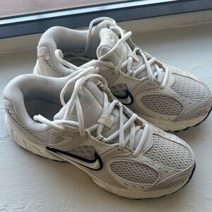 Nike White and Black Women's Sneakers